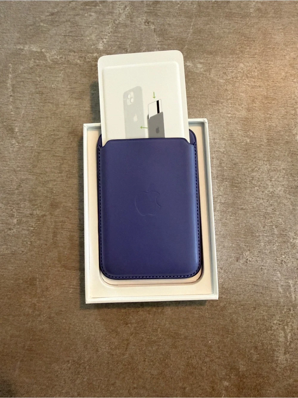 Apple MagSafe Leather Wallet - Purple